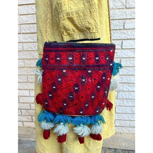 𝅺VINTAGE Persian Wool Carpet Salt Rug Bag Tassels Shoulder Strap Wall Hanging - Picture 5 of 7